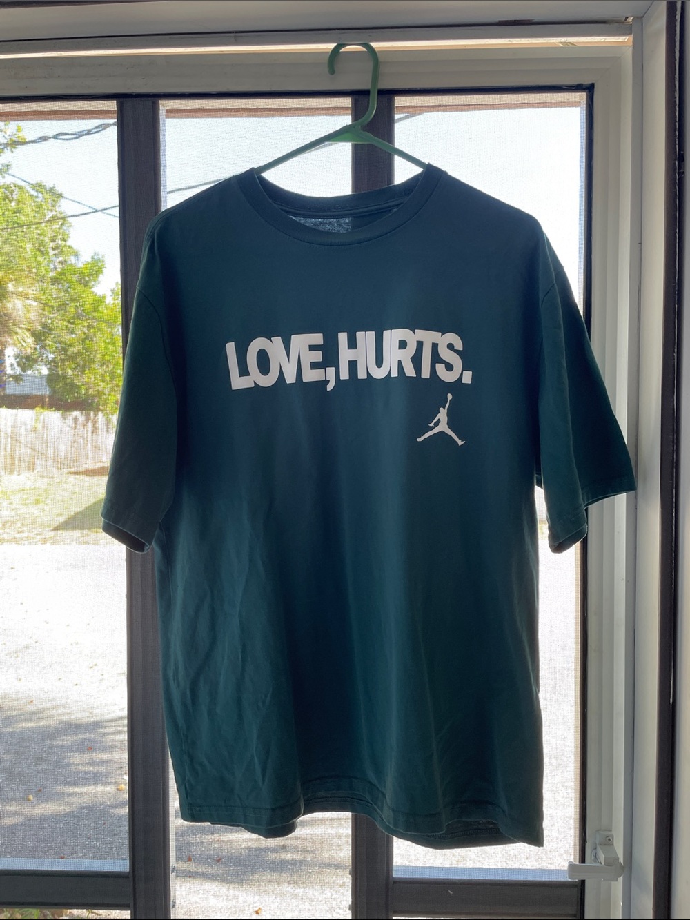 Like New Jordan hoops Jalen Hurts LOVE, HURTS. T (M) - Picture 3 of 6